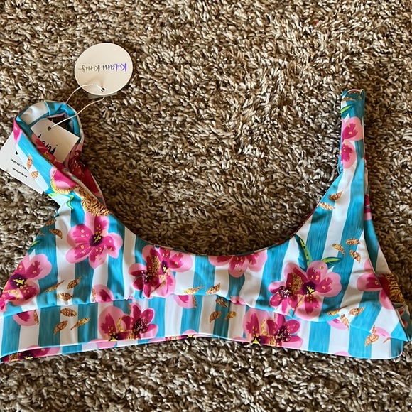 Kulani Kinis bikini - Picture 2 of 12